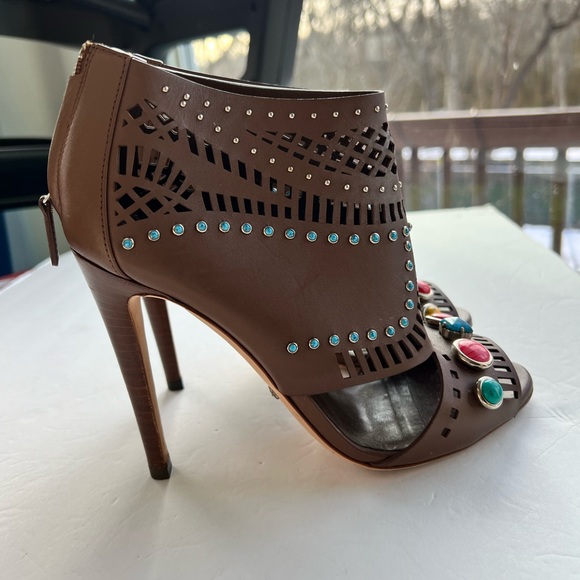 Gucci Lika Laser Cut Studded Heels - Picture 5 of 13